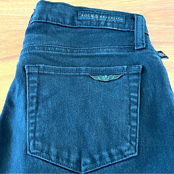 ROCK & REPUBLIC Women’s Black Berlin Mid Rise Distressed Knee Ankle Jeans Sz 10 - Picture 6 of 8